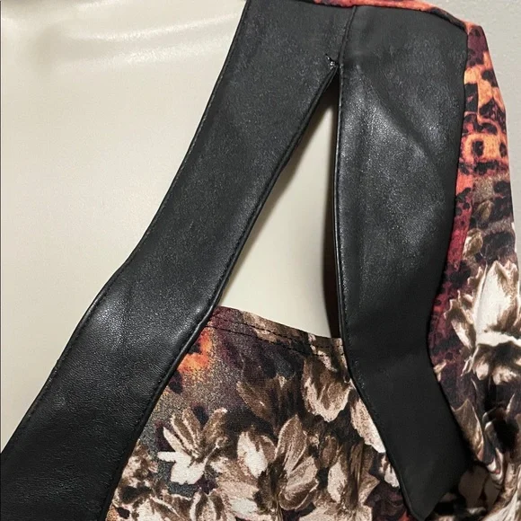 Floral and Animal Print V-Neck Top - Picture 3 of 6